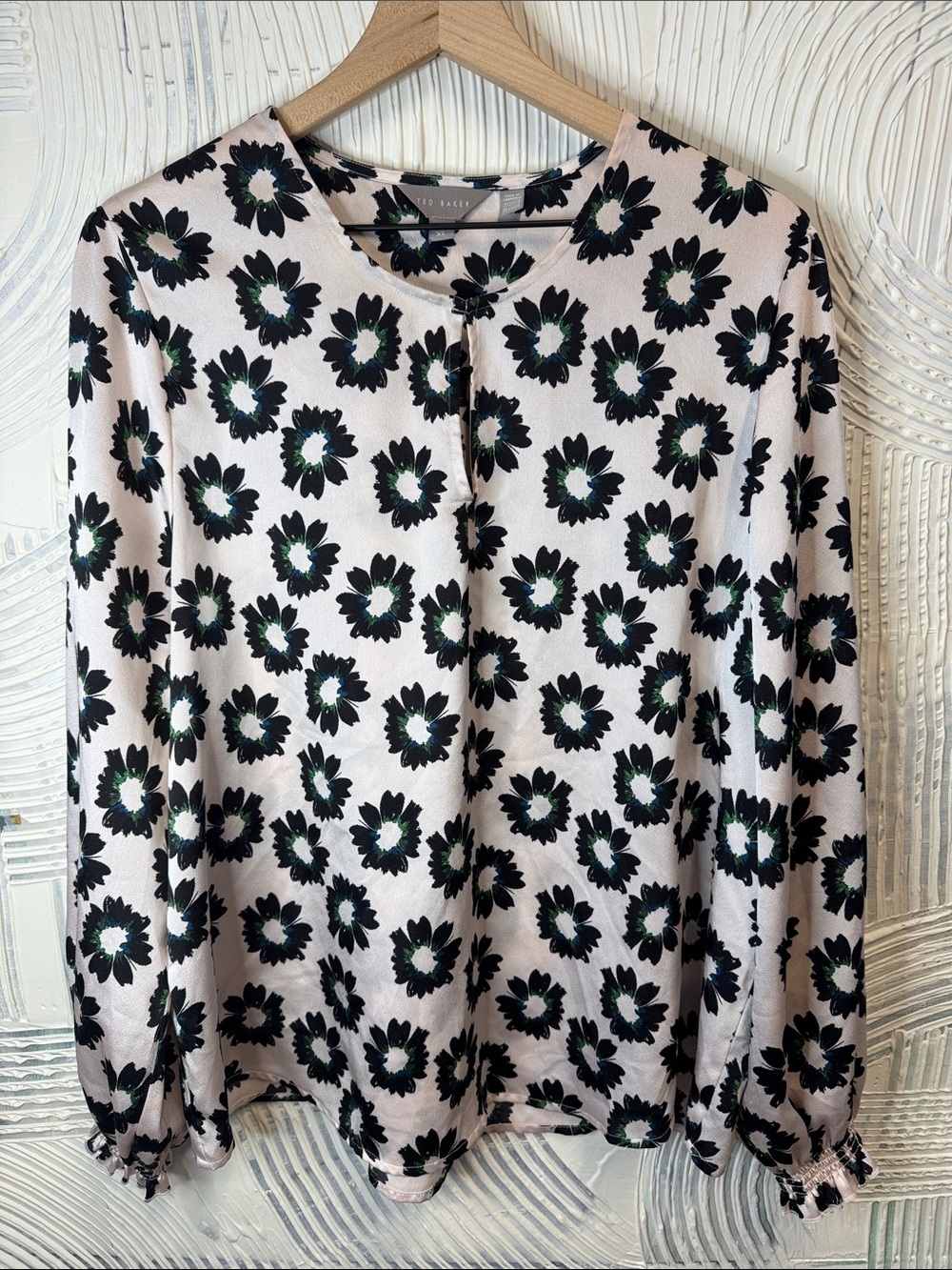 Ted Baker Cream Floral Button-Front Blouse with Black & Green Accents N0598